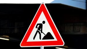 Projekt organizacji ruchu w Warszawie – komu zlecić, jak wygląda procedura?